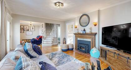 Walk to Transit & Eats! 'Urban Oasis in Newton'