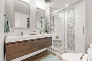 Hair dryer, towels - Walk to Transit & Eats! 'Urban Oasis in Newton' (Newton)