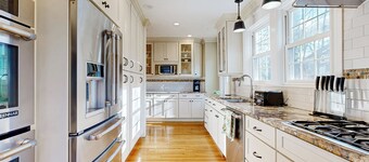 Walk to Transit & Eats! 'Urban Oasis in Newton'