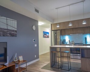 Refrigerador, microondas, parrilla de estufa y lavavajillas 