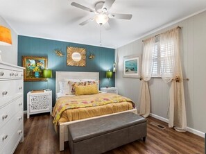 Bureau, fer et planche Ă repasser, accĂšs au Wi-Fi (inclus)