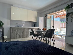 Dining - Sunny Luxury Residence with Panoramic Pool (Playa de las Américas)