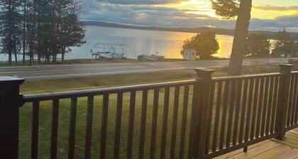 Lake View 2BR - 2-Min Walk to Sandy Beach - Sleeps 4-6 - Boyne City