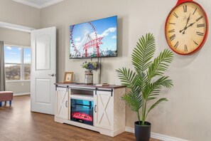 Interior - Perfectly located for Branson fun, No step access, 2 pools and modern finishes. (Branson)