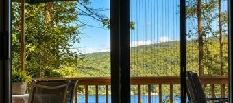 Lake House 5BR • Summer Retreat