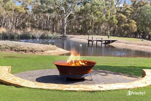 Property grounds - MANNIX ESCAPE - 4 Bedroom house with everything you might need (Mandurang South)