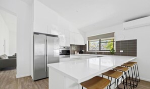 Mikrowelle, Ofen, Herdplatte, Geschirrspüler