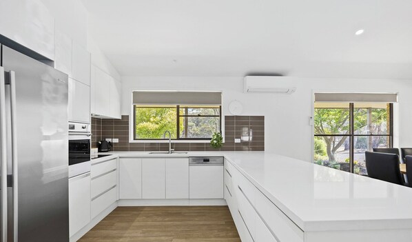 Microwave, oven, stovetop, dishwasher - MANNIX ESCAPE - 4 Bedroom house with everything you might need (Mandurang South)