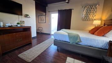 Traditional Room | Individually decorated, individually furnished, free WiFi, bed sheets