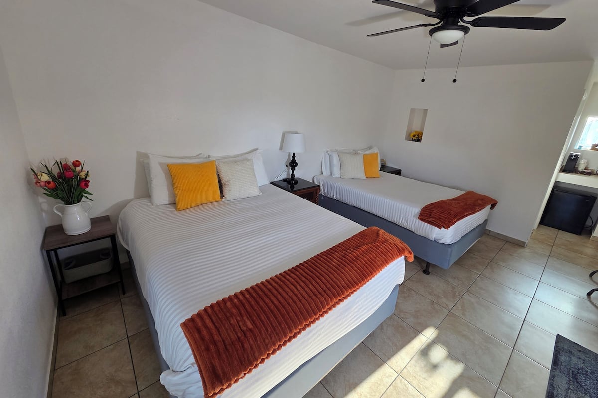 Grand-værelse - 2 queensize-senge - bjergudsigt | Individuelt design, individuel indretning, gratis baby-/barnesenge