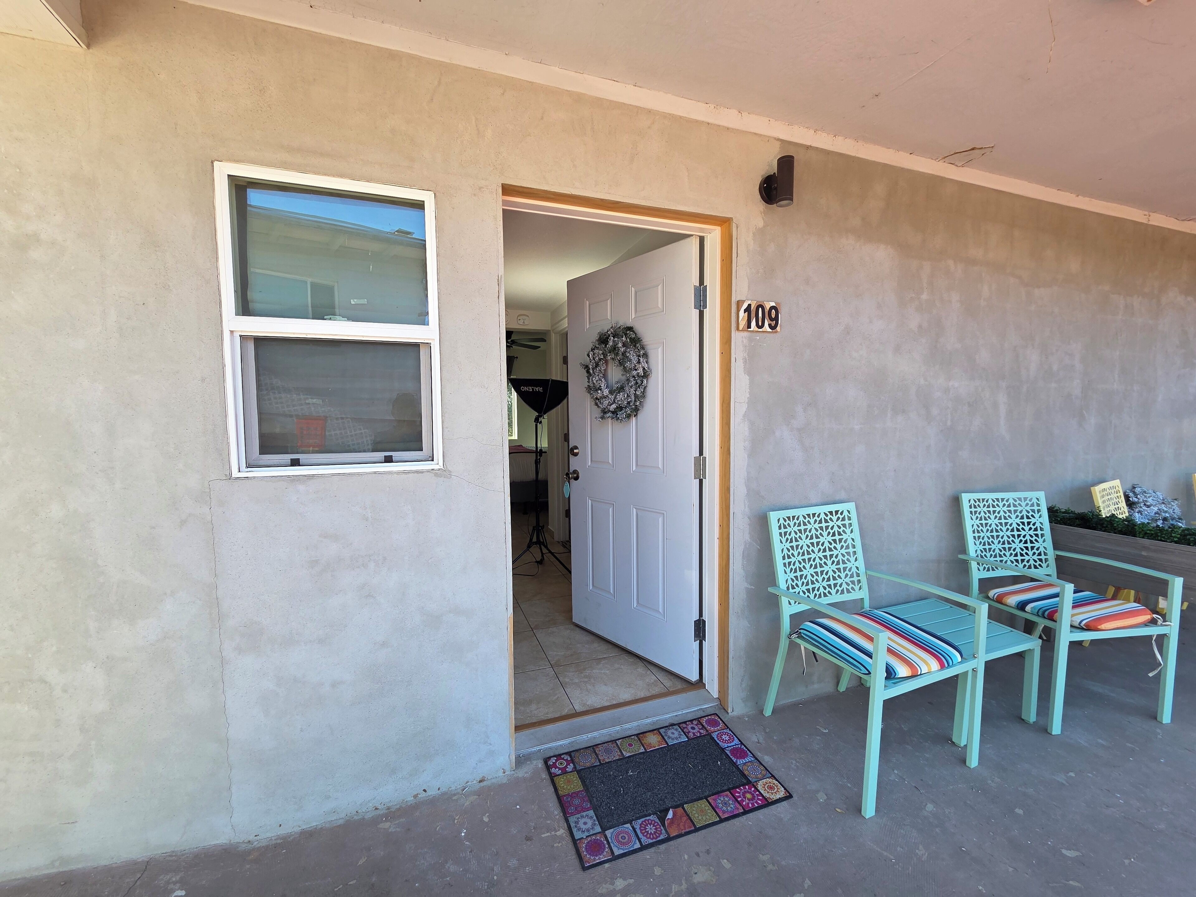 Phòng tiện nghi đơn giản | Hiên