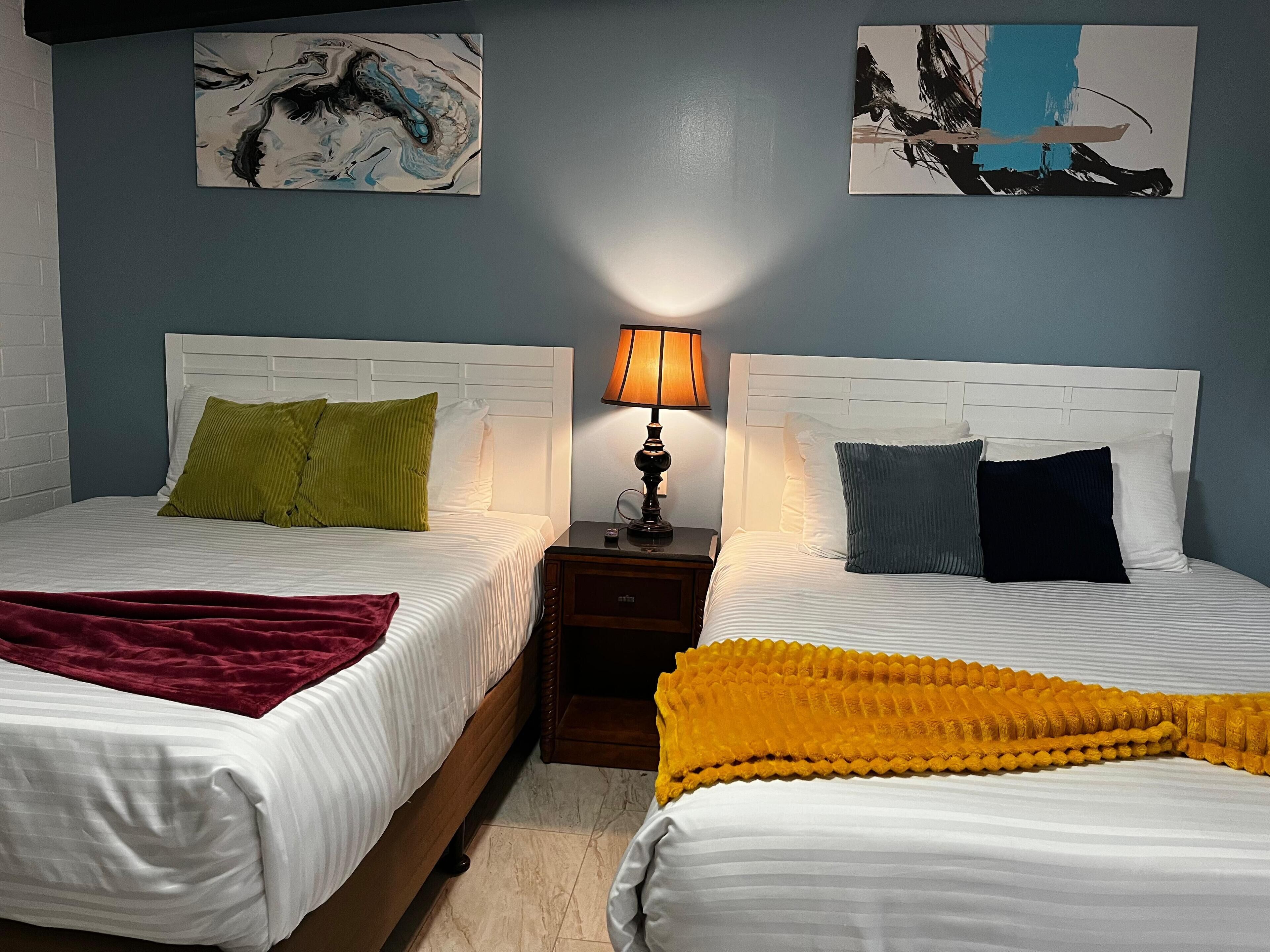 Kamar Deluks, 2 Tempat Tidur Queen, Hewan Peliharaan Diizinkan, pemandangan gunung | Didekorasi berbeda-beda dan dilengkapi dengan perabotan berbeda-beda