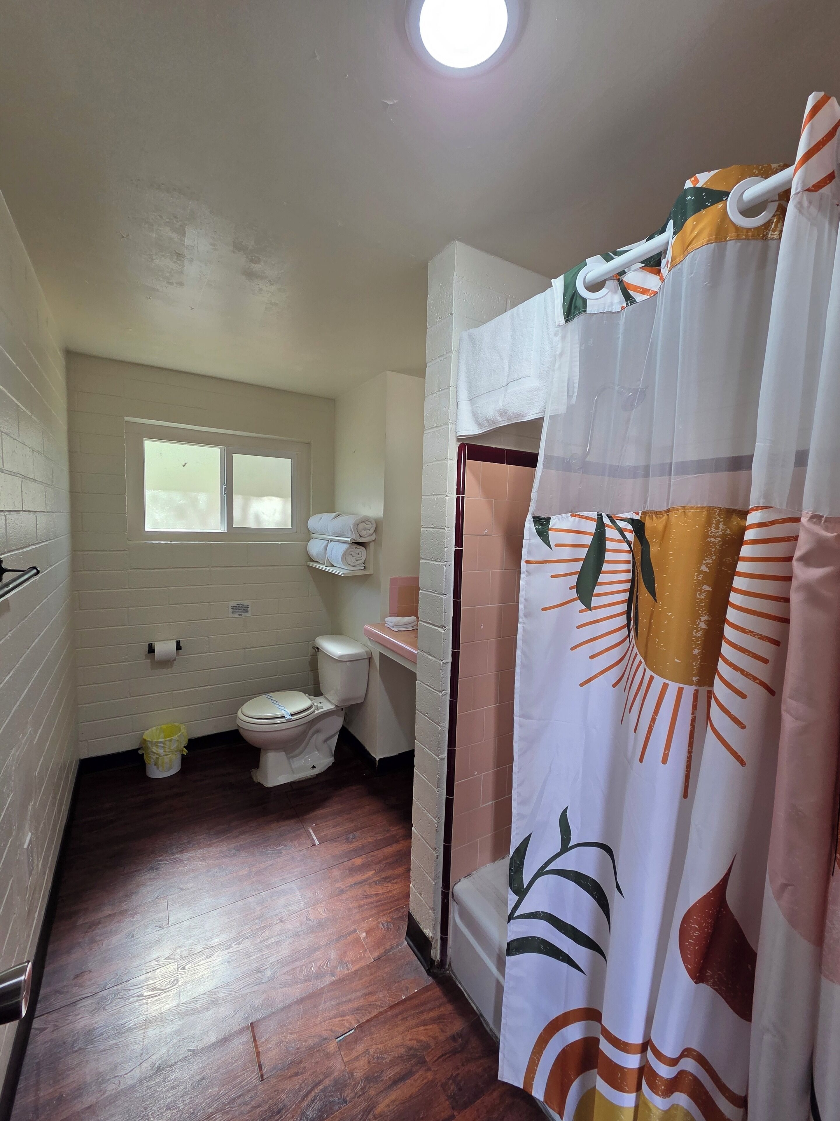 Classic-Zimmer, 2 Queen-Betten, Haustiere gestattet, Bergblick | Badezimmer