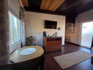 Traditional Room | Living area | Smart TV - Sequoia Village (Three Rivers)