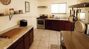 小冰箱、微波爐