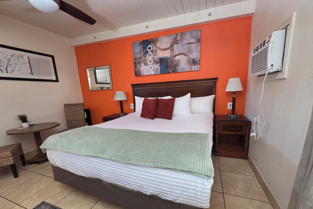 Standard Room, Pets Allowed | WiFi (free), individually decorated, individually furnished, bed sheets