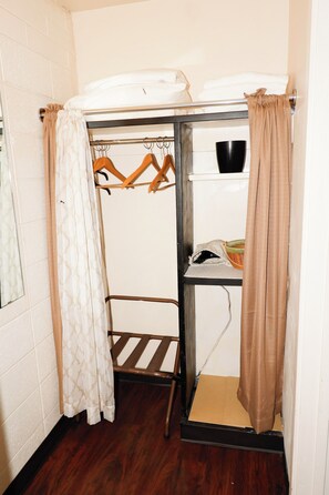 Comfort Room, Mountain View