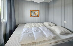 Free WiFi - 2 bedroom beautiful home in Gressvik (Gressvik)