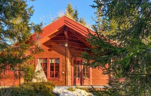 Exterior - Gorgeous home in Steinsholt with harbor view (Steinsholt)