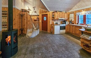 Fridge, oven, stovetop, dishwasher - Gorgeous home in Steinsholt with harbor view (Steinsholt)