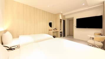 Escritorio, espacio para trabajar con laptop y wifi gratis