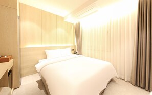 Dobbeltrom – standard, byutsikt | Skrivebord og wi-fi (inkludert)