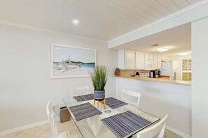 Dining - Oceanfront Condo w/ Balcony, Pool, & Direct Beach Access (New Smyrna Beach)