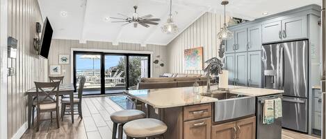 Fridge, oven, stovetop, dishwasher