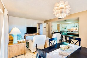 Dining - Oceanfront Condo with Pool & Patio – Peaceful Beachside Vibes (New Smyrna Beach)