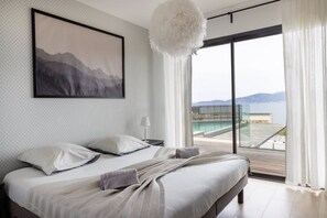Iron/ironing board, free WiFi, bed sheets - Villa ARIA- 4 bedrooms, sea view, swimming pool (PIETROSELLA)