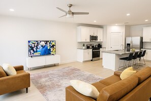 Interior - 3-bedroom Space in a Quiet Haven and Peaceful Neighborhood in Richmond (Richmond)