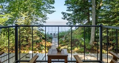Breathtaking Views of Lake Michigan |Cozy Spaces | 3 Bedroom, 3 Bathroom