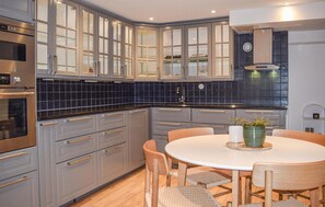 Fridge, oven, stovetop, dishwasher - Cozy apartment in Ystad with WiFi (Ystad)