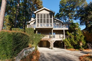 Exterior - Soundside-Resort Amenities, Comm Pool-322, Out of Bounds (Corolla)