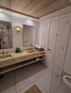 Shower, hair dryer, towels, toilet paper - A paradise in the Caribbean (Playa Juan Dolio)