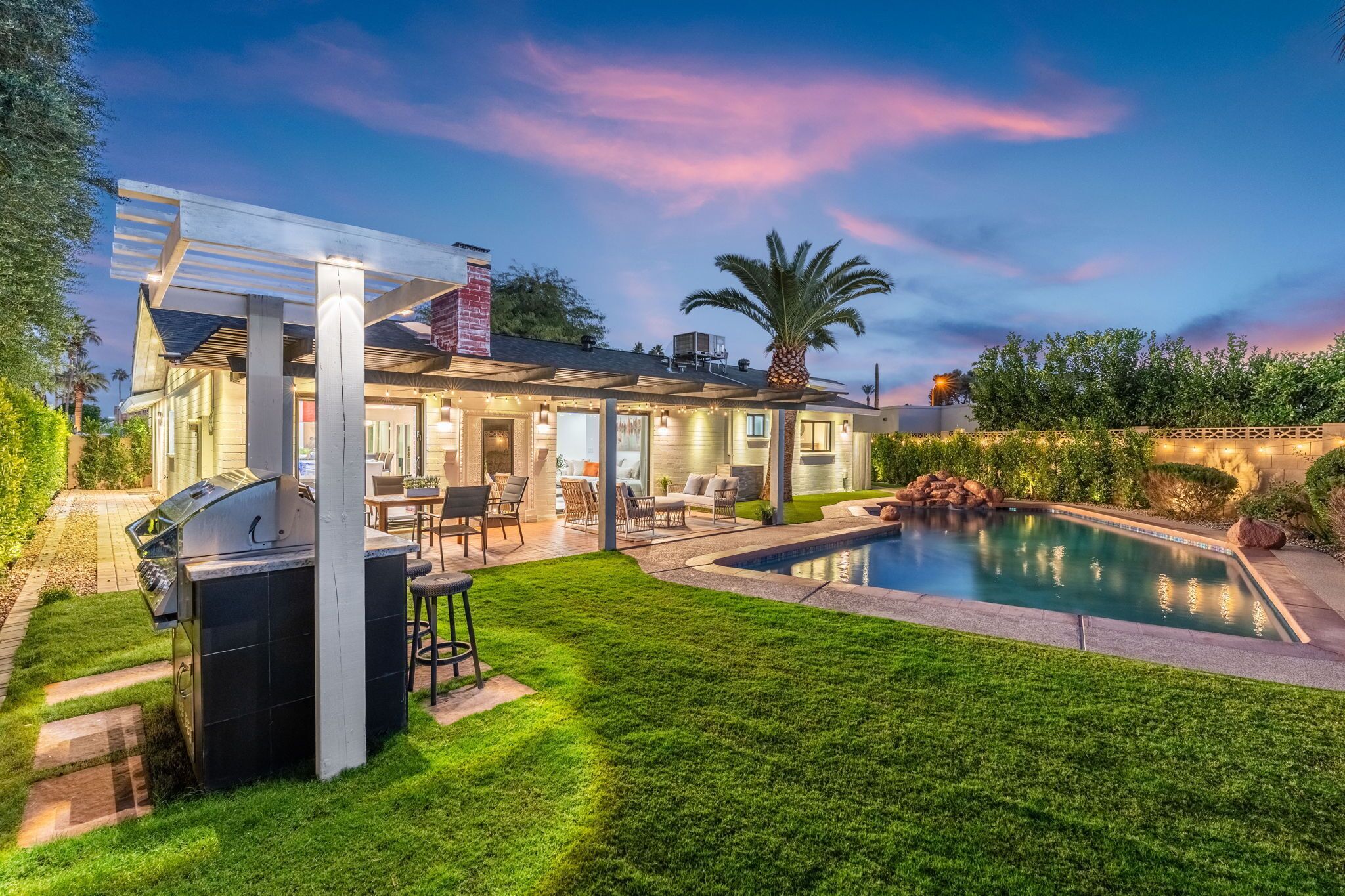 حمّام سباحة مُدفَّأ