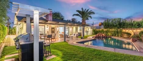 Een verwarmd zwembad