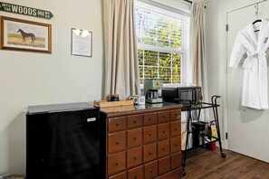 Interior - Mountain Hideaway Suite Near Rock City Lights (Lookout Mountain)