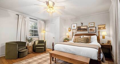 Family Stay Near Rock City Suite & Hot Tub