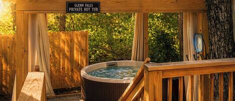 Tina de hidromasaje al aire libre