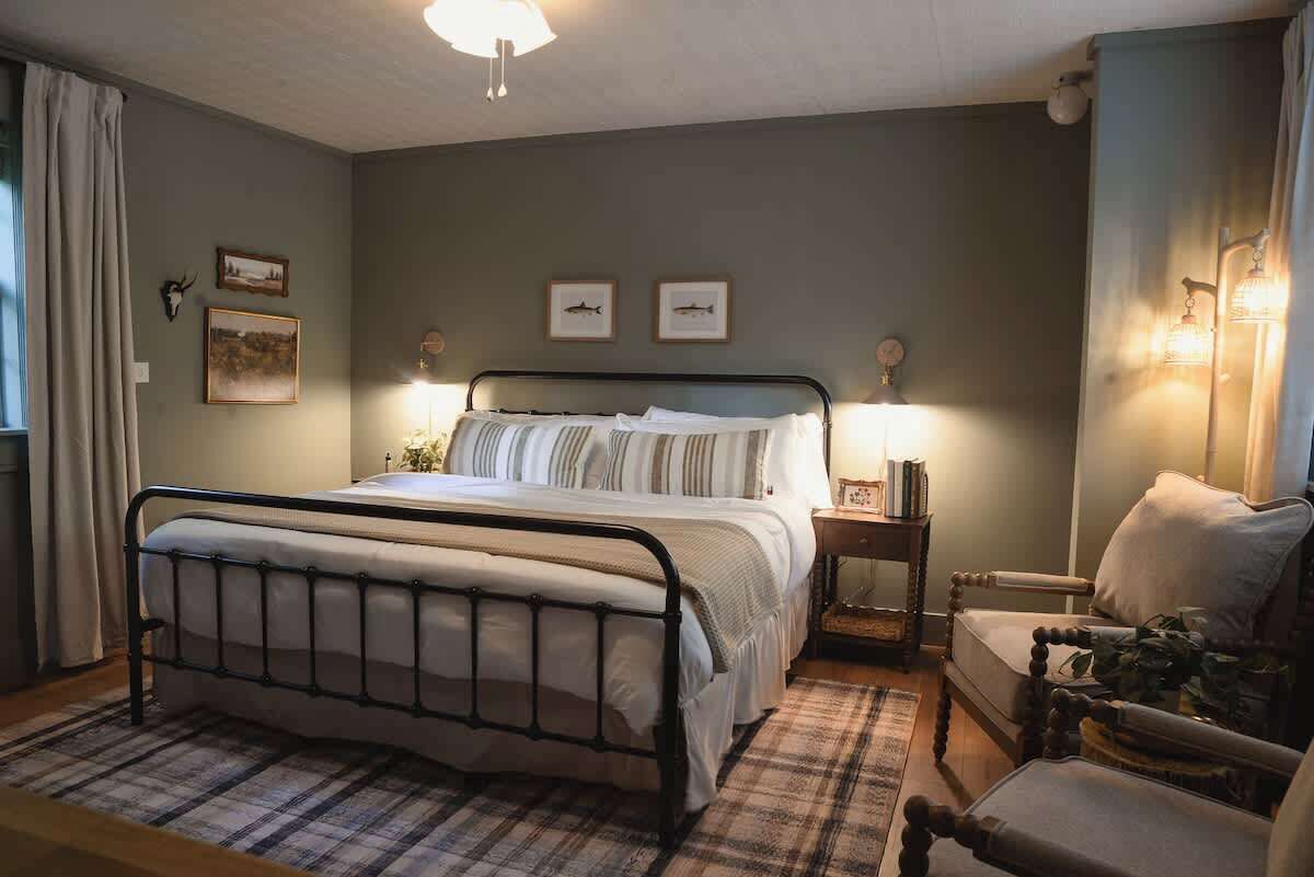 WiFi (無料)、ベッドシーツ