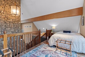 Room - A Frame Farm House with Seasonal Pool (Chattanooga)