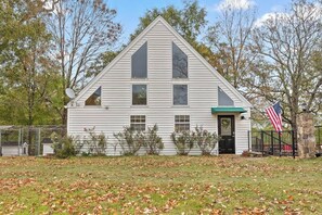 Exterior - A Frame Farm Family House with Seasonal Pool (Chattanooga)