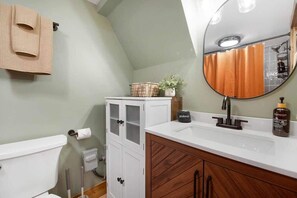 Hair dryer, towels - The Red Roost Cabin (Chattanooga)