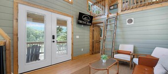 The Red Roost Cabin with Farm View