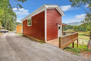 Exterior - The Red Roost Cabin (Chattanooga)
