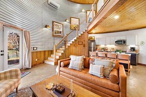 Farm Silo with Mountain Views & Hot Tub