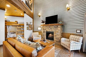 Interior - The Lookout Silo | Farm Stay with Pasture Views (Chattanooga)