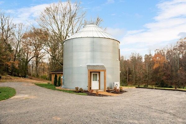 Exterior - The Hollow Silo | Peaceful Farm Stay Near Chattanooga (Chattanooga)