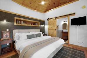 1 bedroom, free WiFi, bed sheets - Cozy Farm Silo - Sleeps 4 with Private Hot Tub (Chattanooga)
